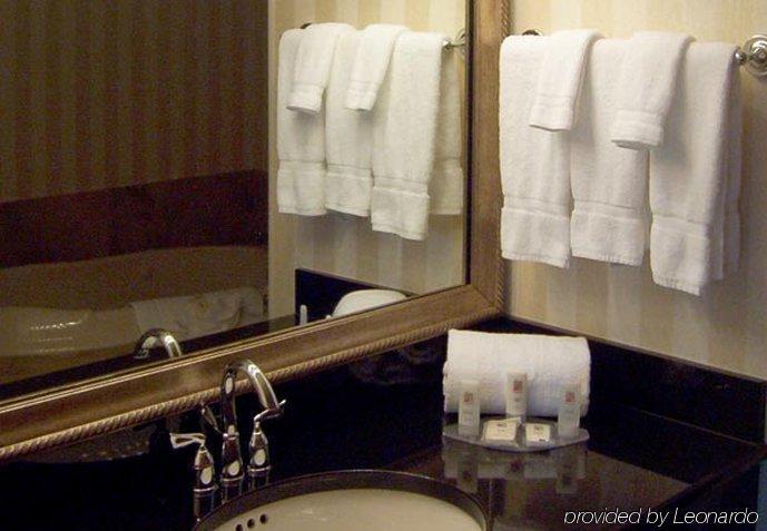 Towneplace Suites Detroit Уоррен Экстерьер фото