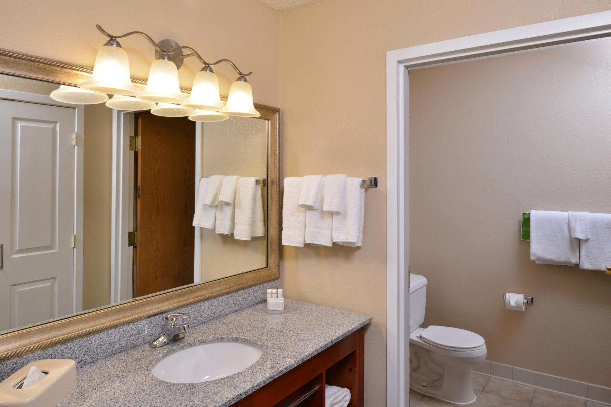 Towneplace Suites Detroit Уоррен Экстерьер фото