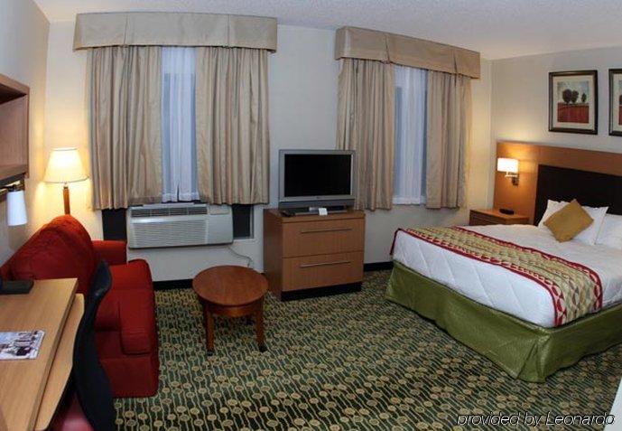 Towneplace Suites Detroit Уоррен Экстерьер фото