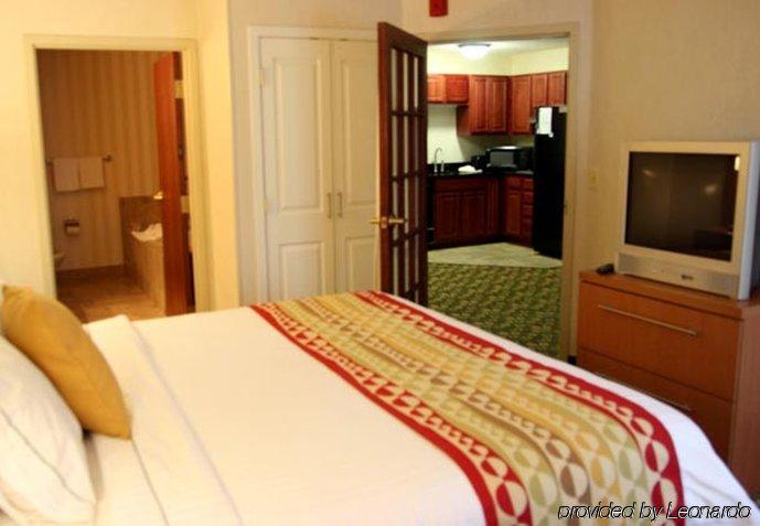 Towneplace Suites Detroit Уоррен Экстерьер фото