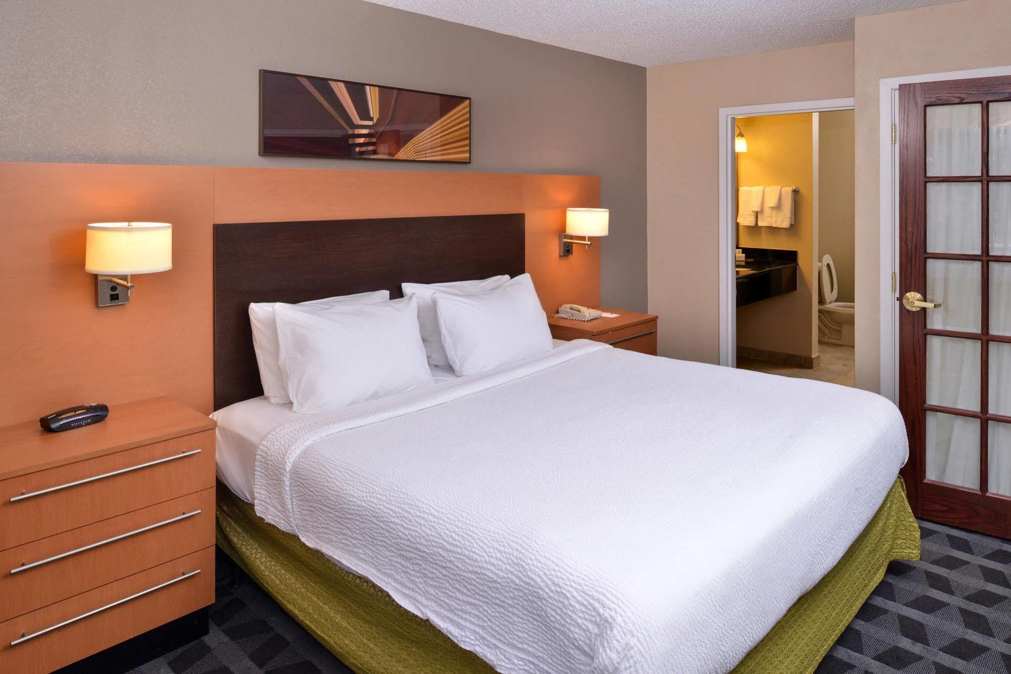 Towneplace Suites Detroit Уоррен Экстерьер фото