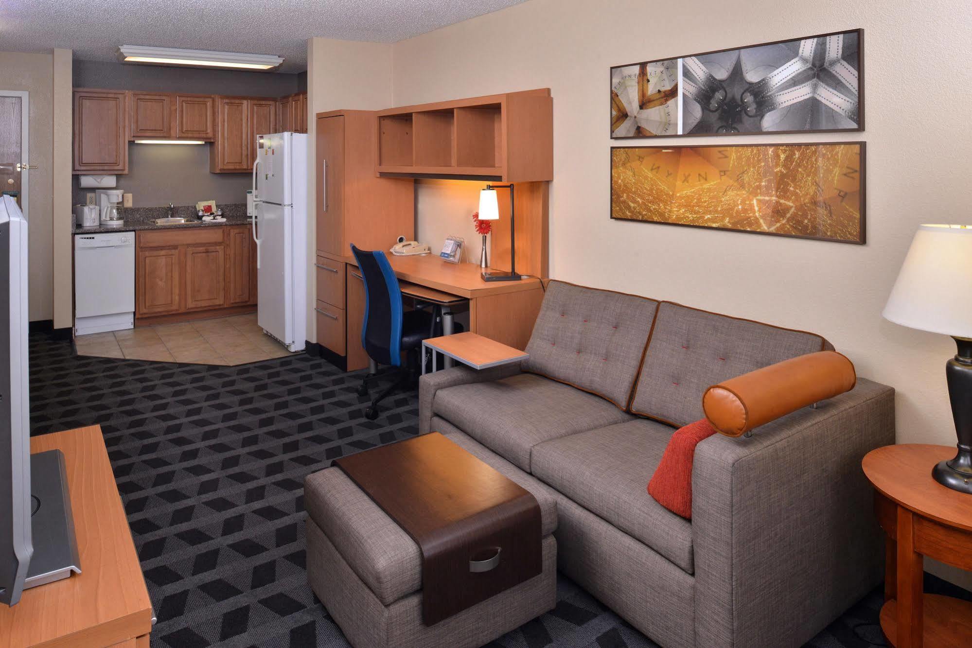 Towneplace Suites Detroit Уоррен Экстерьер фото