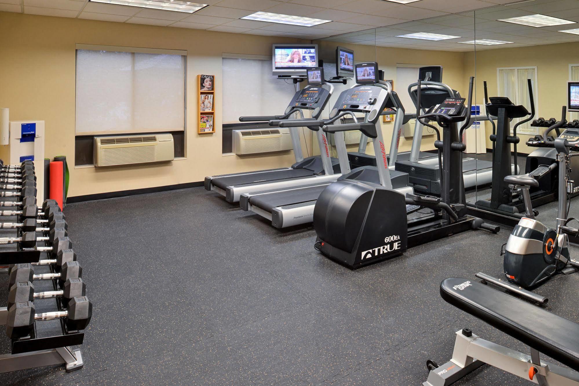 Towneplace Suites Detroit Уоррен Экстерьер фото
